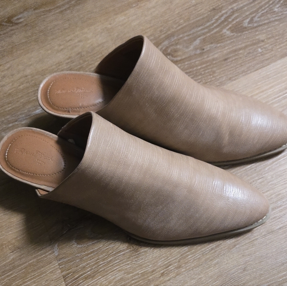 Universal Thread Tara Tan Mules - Picture 2 of 7